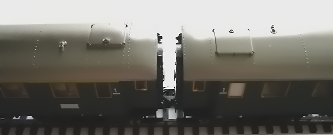 2 Wagen 4145 mit gekrzten Kurzkupplungen