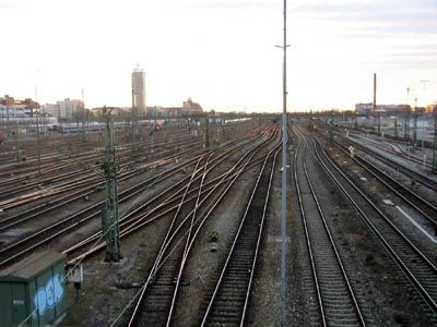 Blick rechts von der Hackerbrcke zur Donnersberger Brcke