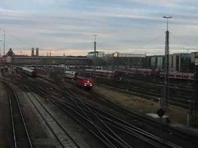Blick links von der Hackerbrcke zum Hauptbahnhof Mnchens